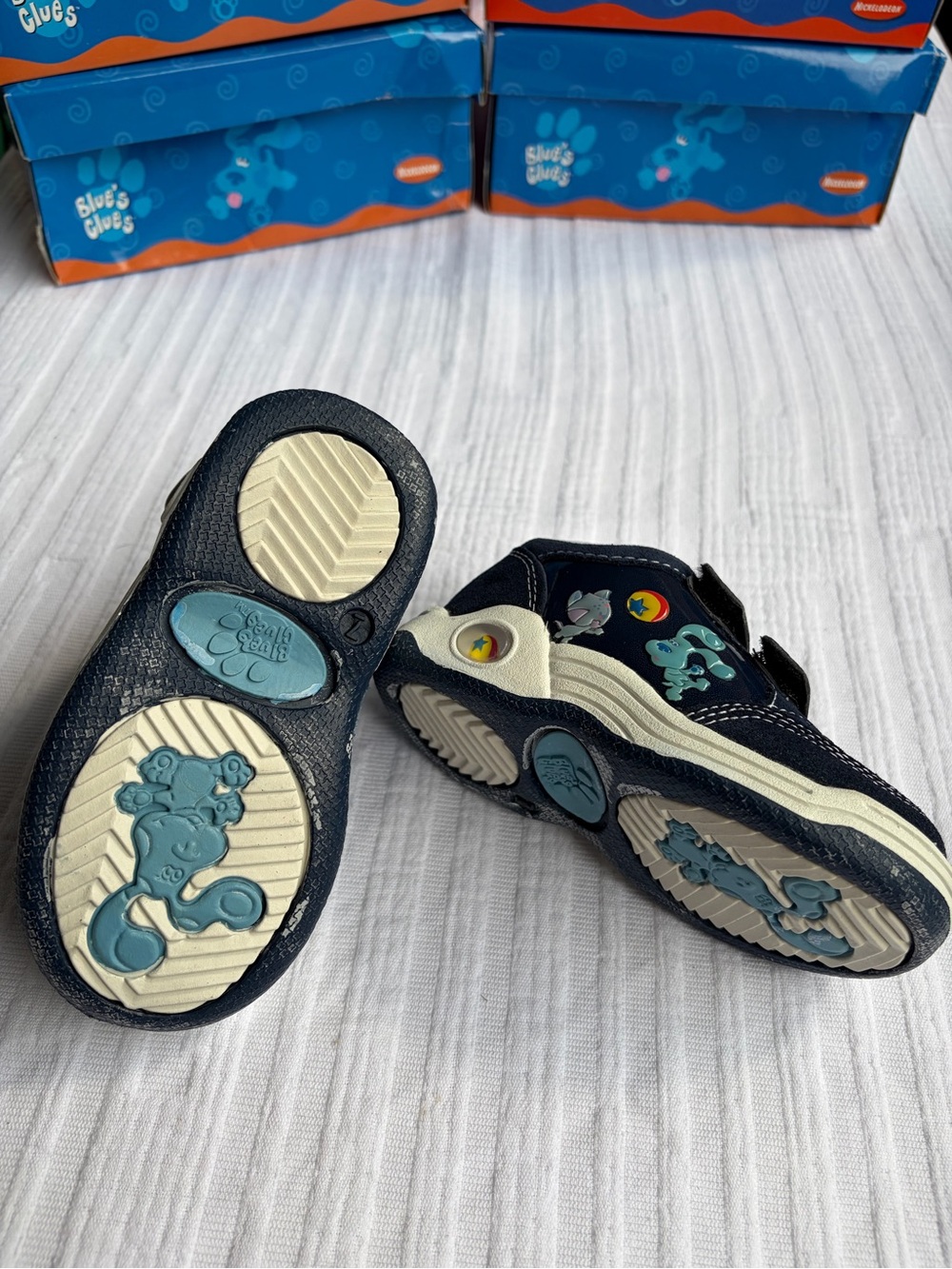 BNWT Vintage Blue’s Clues Sneakers (Size 7C)